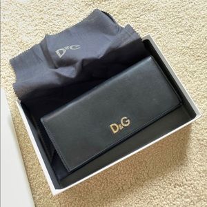 D&G wallet